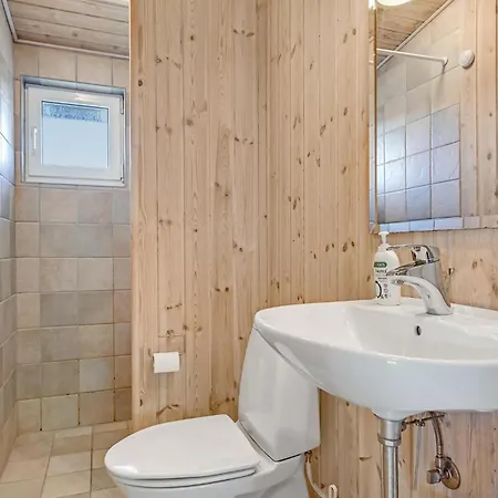 Pet Friendly In With Kitchen